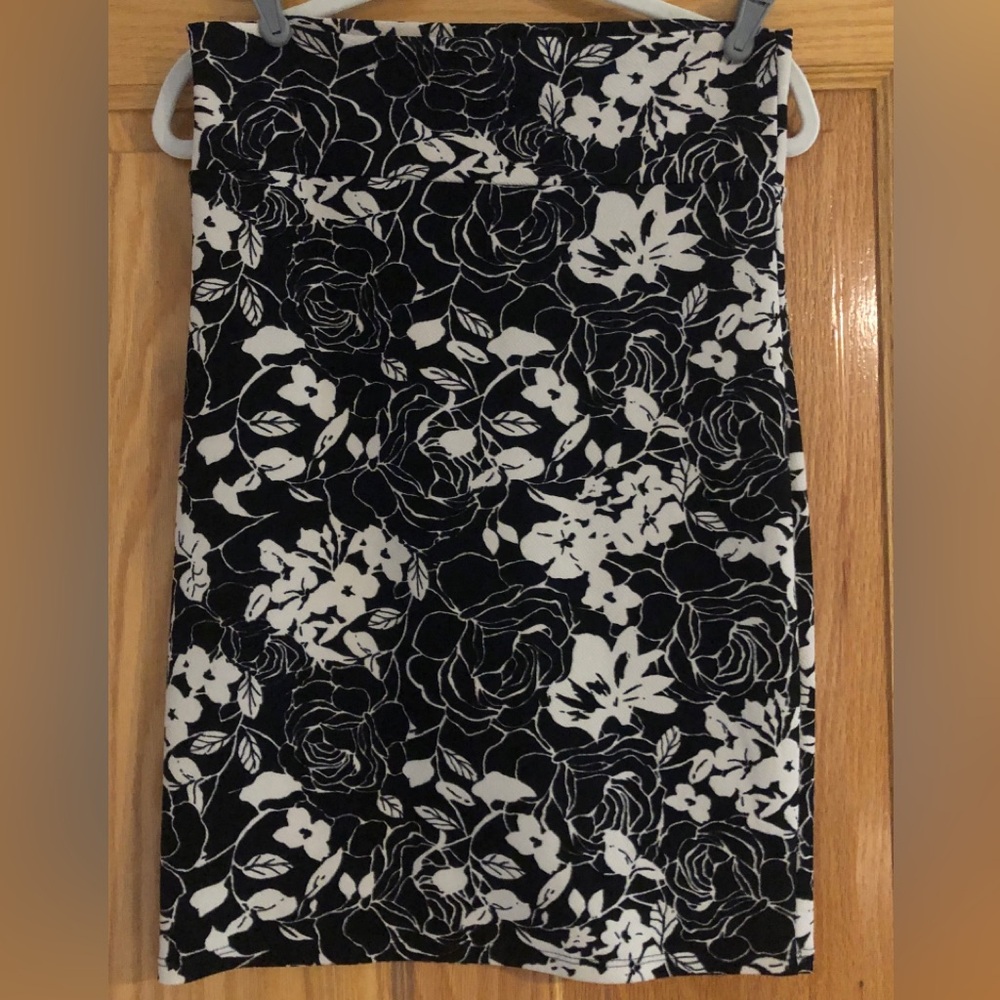Floral Black and White Pencil Skirt EUC